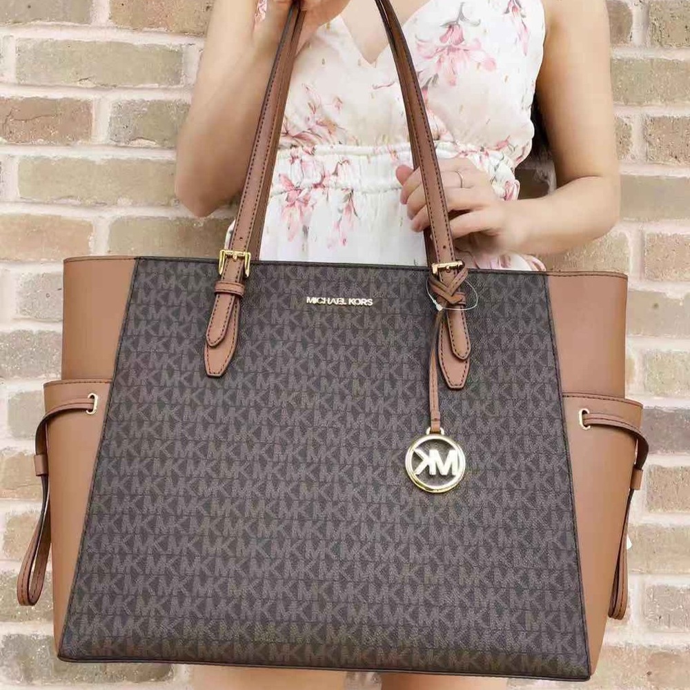 Michael Kors Gilly Large Jet Set Travel Drawstring Tote Brown MK Signature - Picture 1 of 6